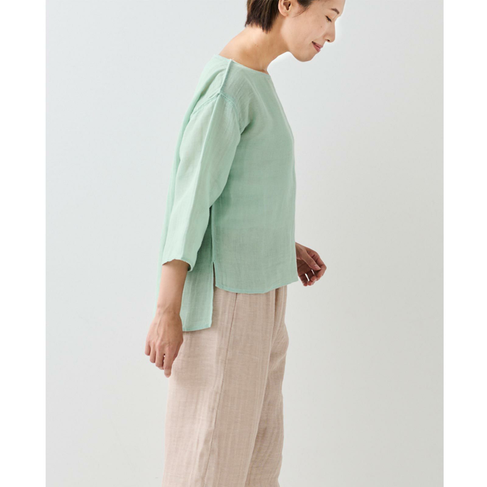 蚊帳ボートネックTシャツ青磁横向き